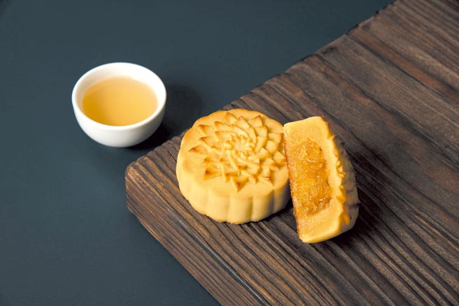 今年中秋月饼礼盒除了比口味、新包装，还要比新服务。图／微热山丘提供
