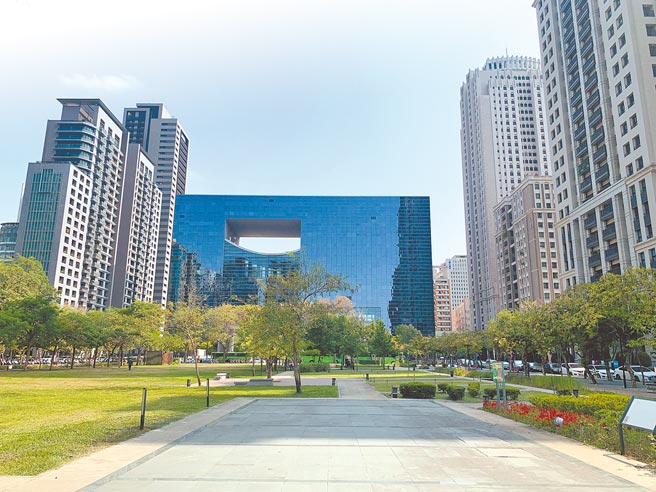 今年台中进场个案几乎都围绕在绿地周围推案，尤其以公园第一排最受欢迎。（业者提供）