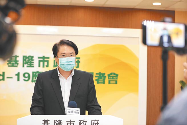 基隆市长林右昌7月31日喊出65岁以上长者打第2剂要「双轨制」，中央流行疫情指挥中心6日跟进，林右昌表示感谢中央听取建言。（基市府提供／张颖齐基隆传真）