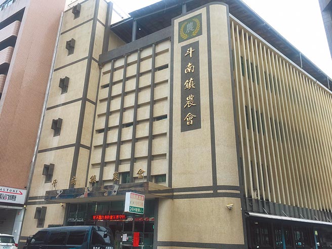 农委会依据云林地检署的起诉，要求解职斗南农会理事吴锦宗，云林县政府认为违背法治社会运作。（周丽兰摄）