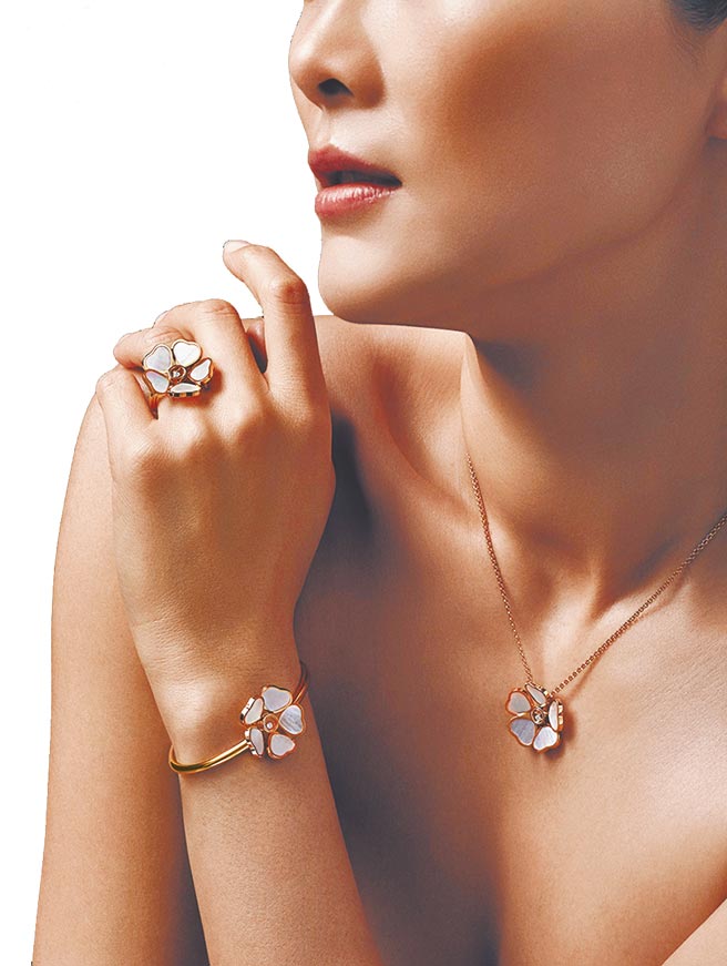 萧邦新款Happy Hearts Flowers系列珠宝，将经典爱心化为花朵。（萧邦提供）