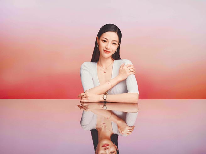 锺楚曦佩戴宝格丽七夕情人节限量Divas' Dream系列项炼。（宝格丽提供）