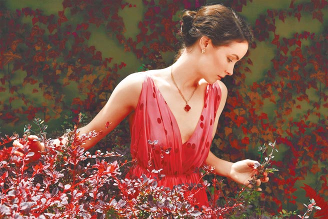 梵克雅宝Alhambra系列珠宝向来深受女性消费者的喜爱。（梵克雅宝提供）