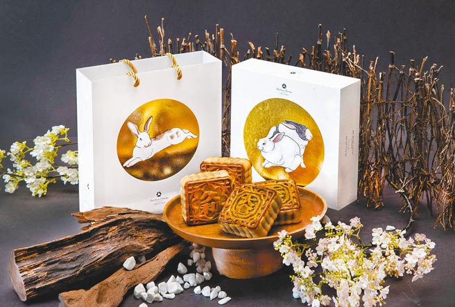 适逢大仓久和9周年庆，特别推出「金波月兔」广式月饼以中秋玉兔的灵巧身影为意象。（大仓久和大饭店提供）