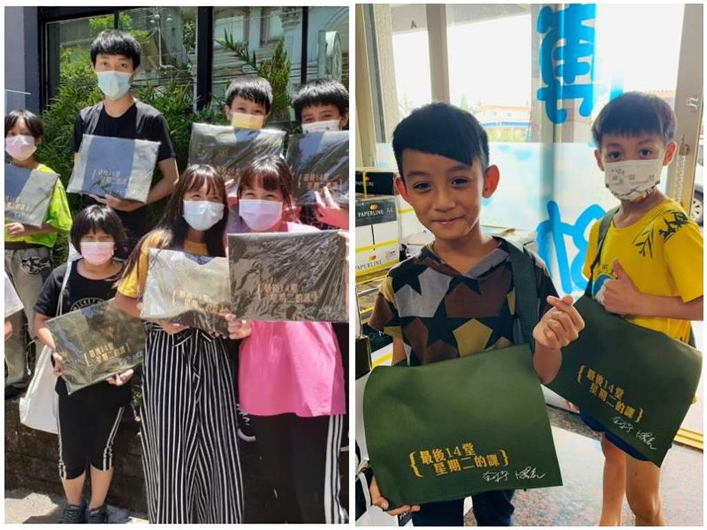 果陀劇場《最後14堂星期二的課》十週年紀念書包。(博幼基金會提供))