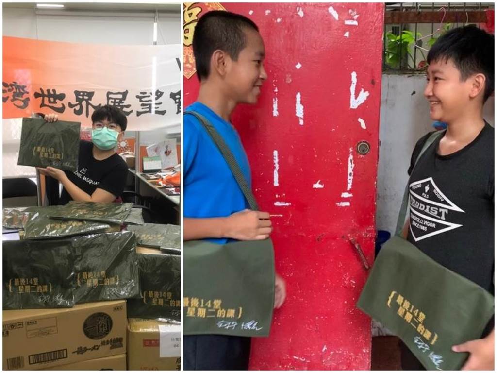 果陀劇場贈送紀念書包開心合影。(台灣世界展望會提供)