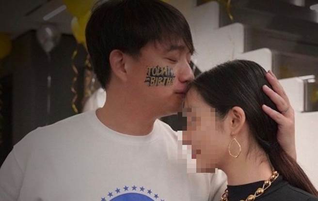 黄磊气不过女儿被抹黑，愤而报警处理。（图／IG@黄多多）