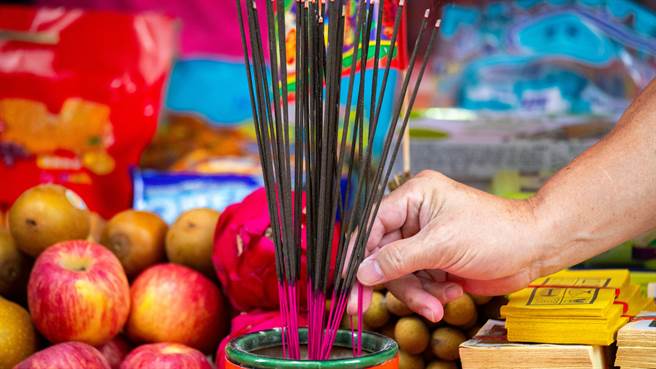 今年父亲节巧遇鬼门开，民俗专家建议4大事情不要做。图片为示意图。（图／shutterstock）