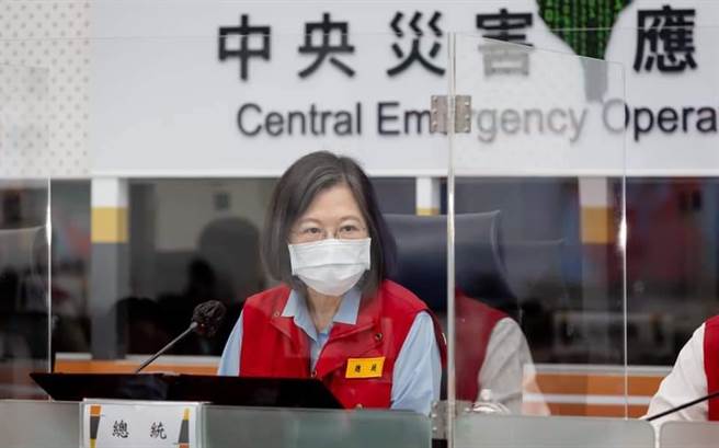 雨势造成农损，蔡英文：救助「从优、从速、从简」。（图／取自蔡英文脸书）)