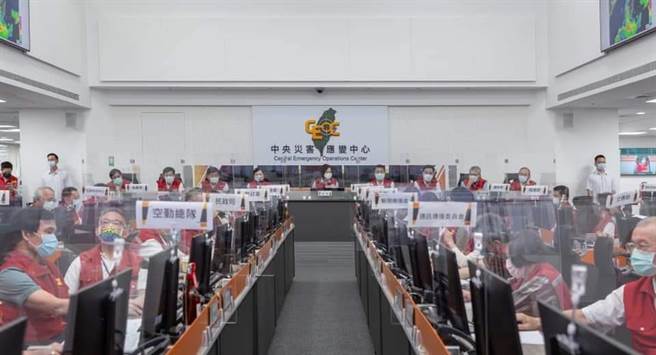 雨势造成农损，蔡英文：救助「从优、从速、从简」。(图/取自蔡英文脸书)