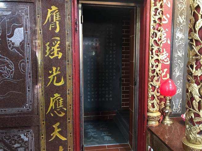 基隆开基老大公庙今天下午举行开龛门仪式。（陈彩玲摄）