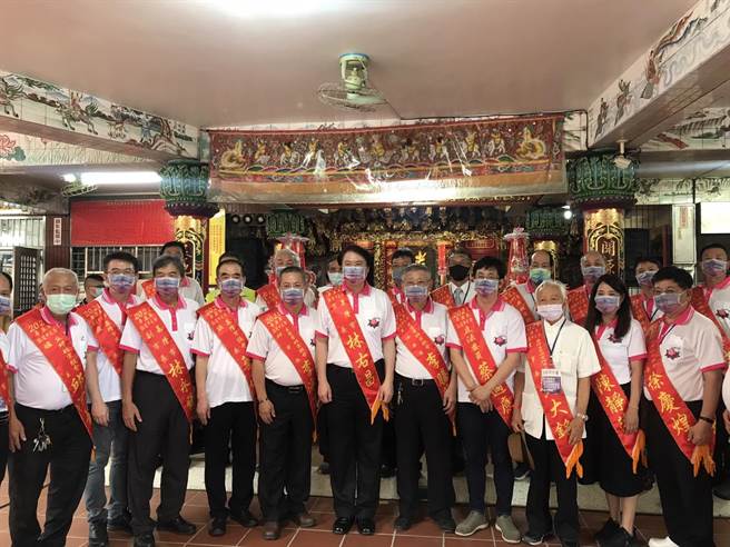 基隆开基老大公庙今天下午举行开龛门仪式。（陈彩玲摄）