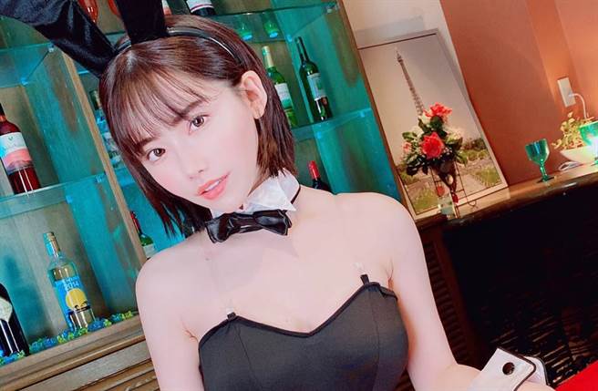 深田咏美被喻为明日花绮罗接班人。(图／翻摄自深田咏美推特)