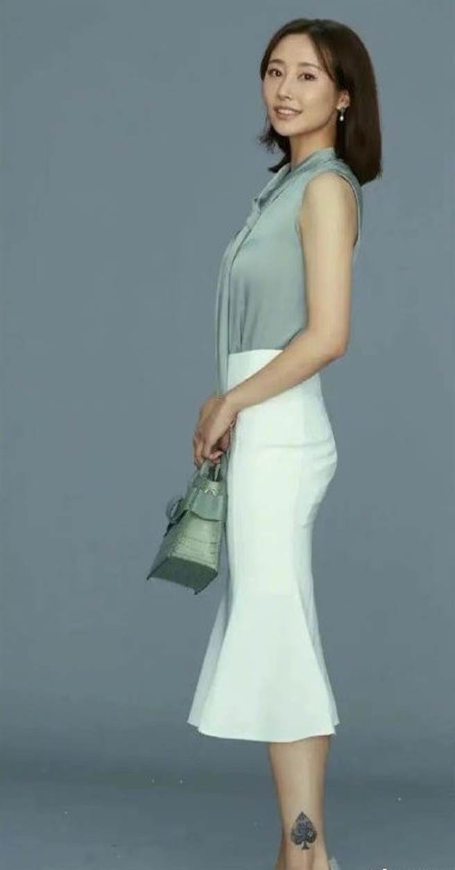 李纯小腿有黑桃刺青。（图/李纯微博）