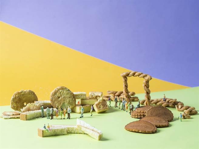 HOLA中秋礼盒可透过实体门市、网购、HOLA Line官方帐号购买。（HOLA提供）