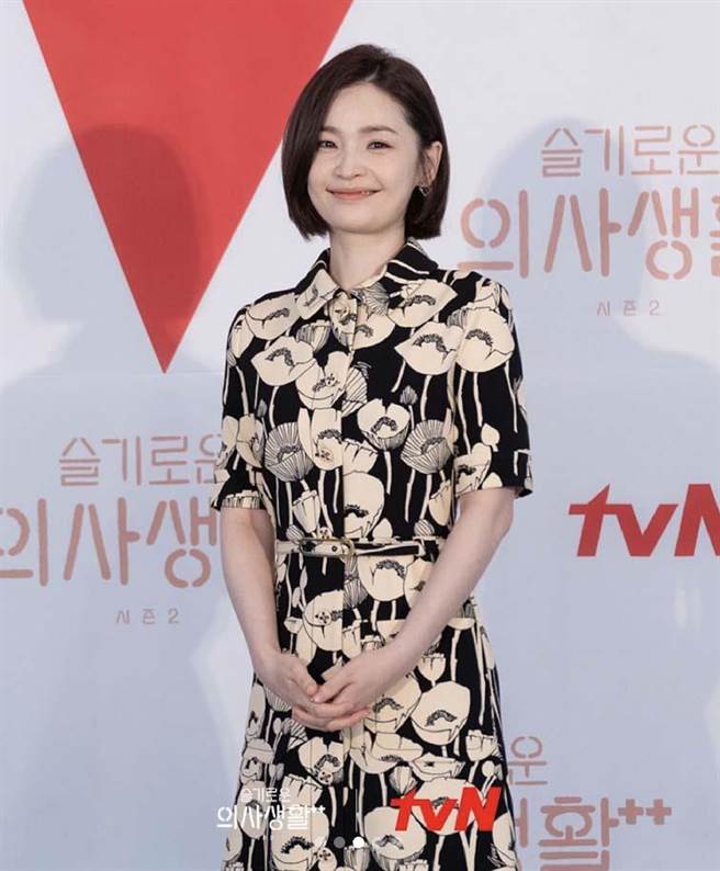 田美都于《机智医生生活2》的记者会上着Gucci新装亮相。（翻摄自机医官方 IG）