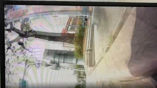 北市中華路機車自摔 騎士頭撞路緣石死亡。（翻攝影片）