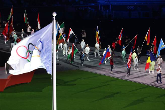 運動員會旗入場(路透社)
