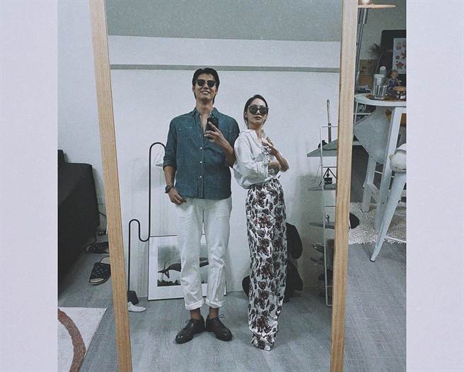 风田去年大方认爱女友Kimme，居家防疫期间两人难得在脸书自拍放闪。（摘自风田脸书）