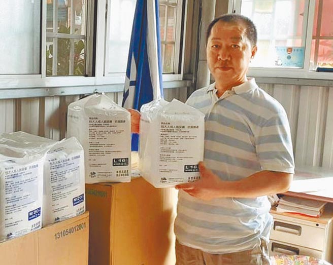 新竹市东区立功里长郭天宝已连任3任里长，其中两任都是同额竞选，代表郭天宝的服务已是立功里唯一信任与保证。（郭天宝提供／陈育贤新竹传真）