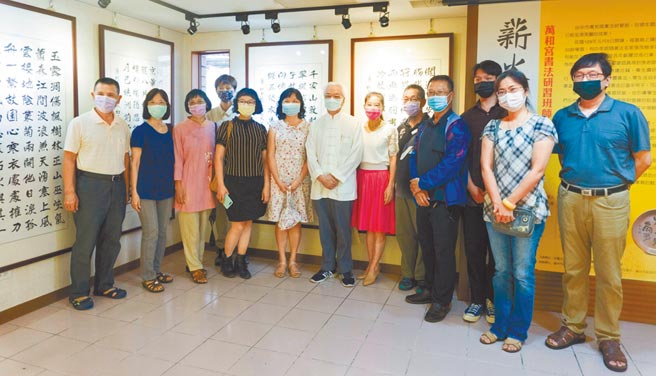 台中市万和宫麻芛文化馆「创意艺廊」7日起，特举办书法家张茂树「薪火相传」师生联展。（万和宫提供／陈世宗台中传真）