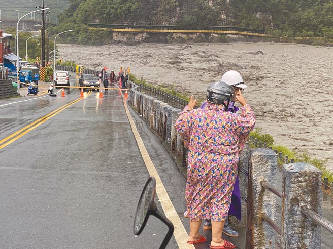 在88風災滿12周年前夕，台東太麻里溪水再度暴漲，當年遭到沖毀的51戶金峰鄉嘉蘭村民說，看著溪水暴漲就徹夜難眠。（蔡旻妤攝）