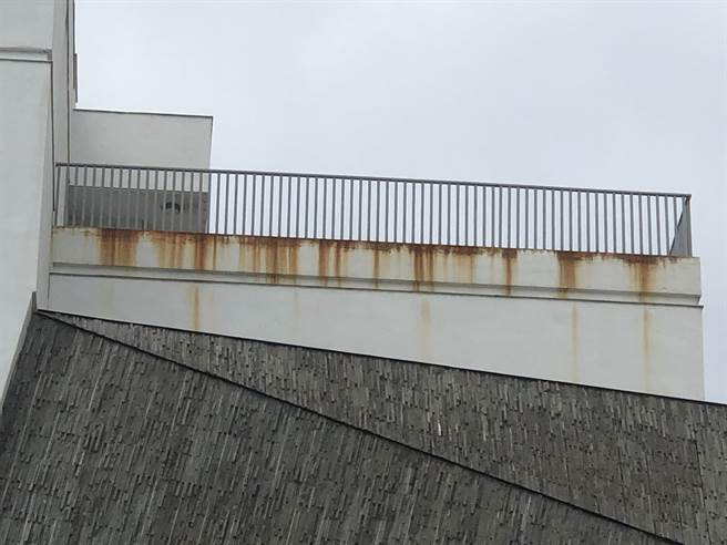 台中市歷经3任市长，歷时11年斥资8.6亿元兴建的海生馆，目前沦为锈蚀斑斑的蚊子馆。（陈世宗摄）