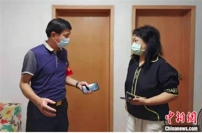 南京市江寧区台办为台胞服务(图片提供/南京市江寧区台办)