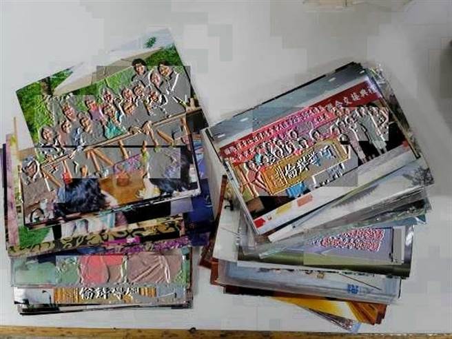 陳姓婦人丟掉的紀念性的貴重物品有照片、紀念幣、珠寶及玉鐲等物品。（太平警分局提供／馮惠宜台中傳真）