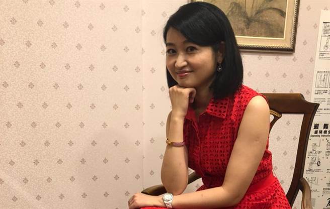 美女医师黄宥嘉轰该男网友「不想花钱，就不要交女友，不要结婚。」（图／FB@睛视媳妇 眼科医师黄宥嘉时间）