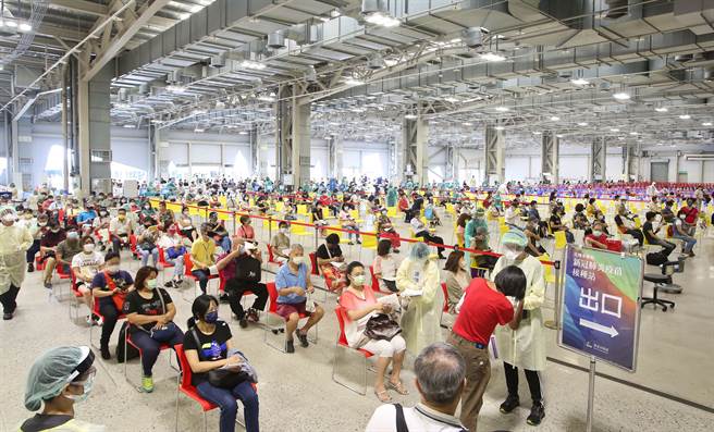 疫苗預約平台出包，1500人成功預約到第二劑。（圖／示意圖，記者陳俊吉攝影）