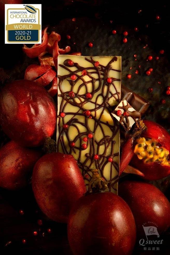 百香果粉红胡椒 黑巧克力霸。（Q sweet提供）