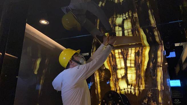 晶華啟動「防疫2.0計畫」，首部曲結盟台灣半導體照明大廠華興集團。（晶華提供）