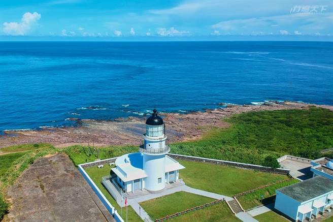 用上帝的视角重新看北台湾最美海岸线，更能饱览这段绝美公路景致。（图/行遍天下）

