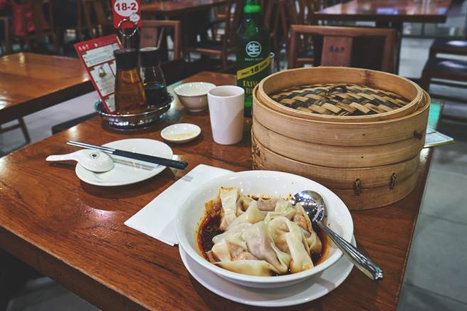 一名女大生父亲节于网路订购鼎泰丰，没想到店家却出包，以至于她花了约1时等餐点。（图／示意图，达志影像）