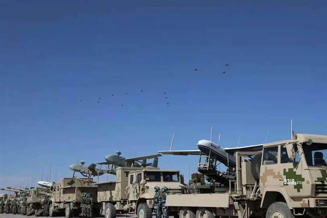 「西部·联合-2021」演习8月9日上午在寧夏某合同战术训练基地正式拉开序幕。（新华社）