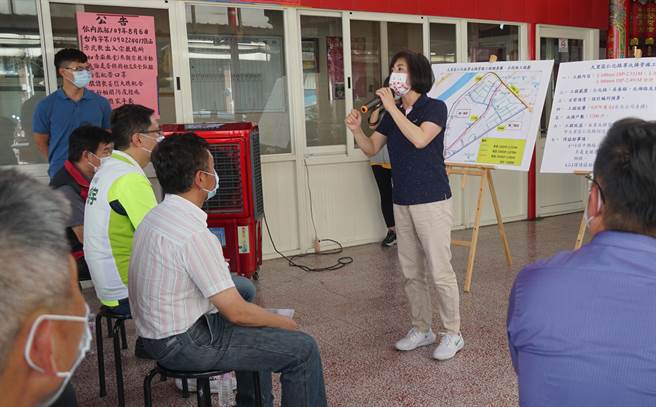 台中市大里区仁化路周边及太平大兴路一带的自来水管线老旧，立委何欣纯多次邀集自来水公司、市府建设局、公所等单位会勘。（黄国峰摄）