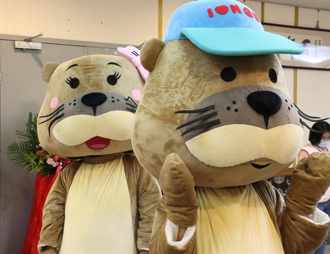 金大各项庆典也会藉由水獭布偶增添活动气氛。（金大提供）