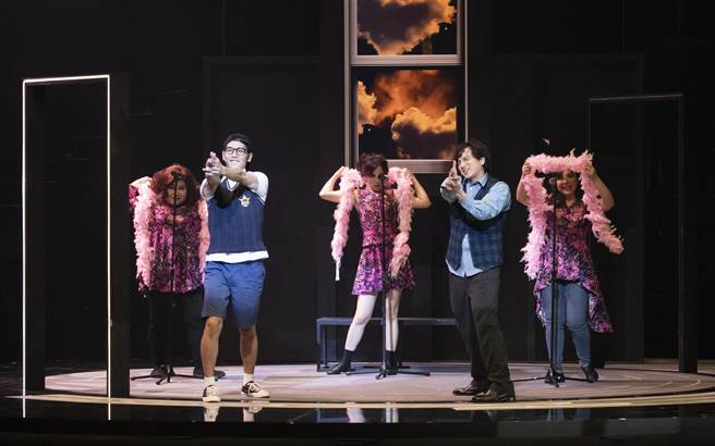 果陀剧场作品《生命中最美好的5分钟》日前在线上直播剧院现场演出内容，同时採付费机制。（果陀剧场提供）