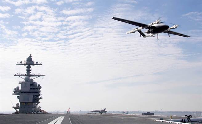 美國海軍的藍水無人機計畫，由Skyways公司小型無人機獲得。這種帶有平直翼、倒V型尾翼和尾部推進用螺旋槳的四軸無人機，擁有垂直起降能力，可以在航母戰鬥群之間短程運送小型貨物。（圖／美國海軍)