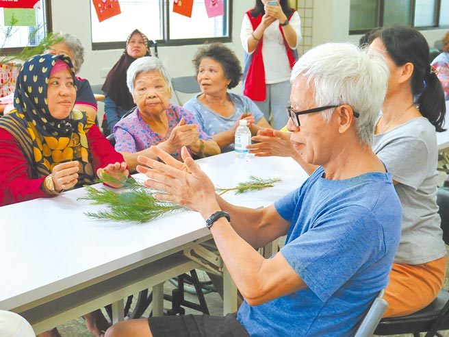 劳工退休后可按月领取劳工保险老年给付，还有劳工退休金可领取。此为示意图。（金山区公所提供／许家寧新北传真）