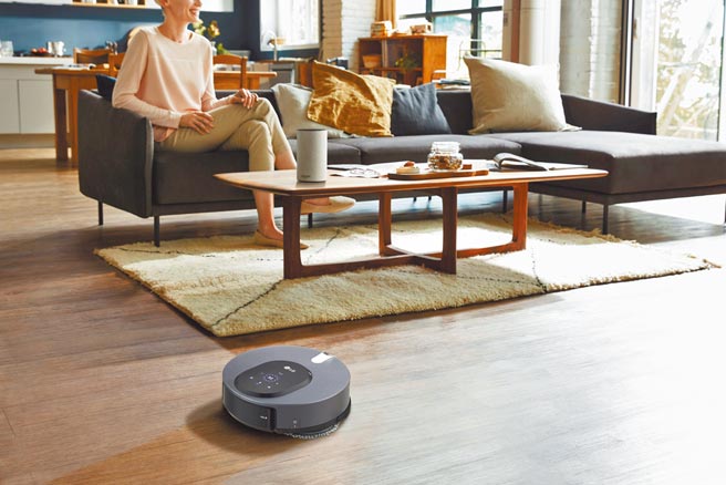 LG CordZero ThinQ M9锐眼双旋拖地机器人，拥有超大容量水箱、模拟真人双旋手劲2KG加压强力溼拖功能，定价1万8900元，现享促销价1万7900元。（LG提供）
