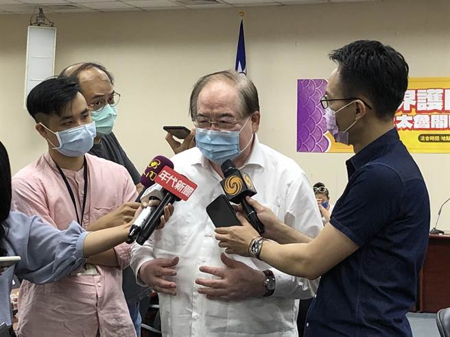 李乾龙上午在党中央举行「宗教界护国和瘟暨新冠疫情与0402太鲁阁号事件往生者超荐祈福大会」记者会。（赵婉淳摄）