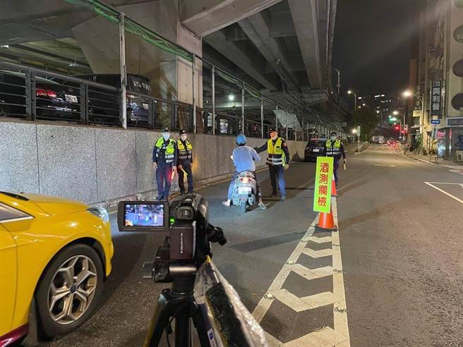 北市警察局表示，防疫期間酒後駕車違規執法工作不打烊。（北市交通警察大隊提供／游念育台北傳真）