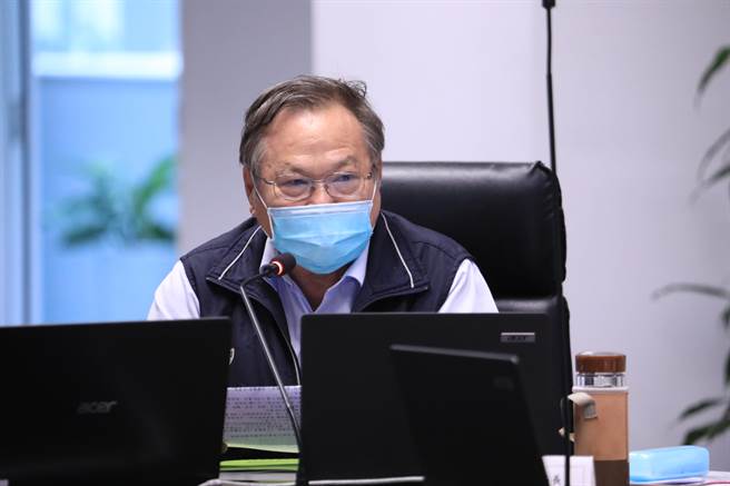 台中市农业局长蔡精强在市政会议指出，到9日为止，台中市灾损金额约500多万，受灾面积65公顷，以大肚龙井西瓜最多。（卢金足摄）