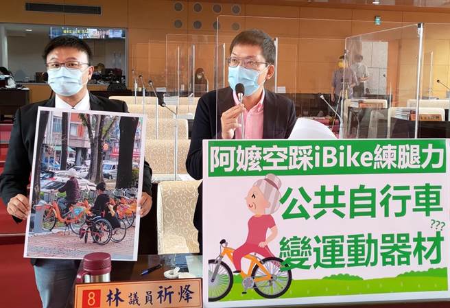 市議員林祈烽和施志昌接獲市民投訴，呼籲交通局應在各租借站設告示牌，禁止任何人空踩iBike，以免損壞車體危及使用者安全。（陳世宗攝）