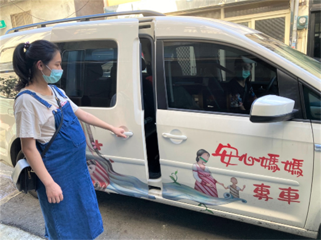 至善基金会从2年前推动原住民妈妈安心专车提供产检接送服务、也提供婴幼儿照顾协助，让原民妈妈生育没有后顾之忧。（至善基金会提供／林良齐台北传真）