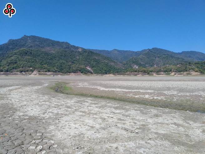 台湾今年上半年发生百年大旱，曾文水库上游在春季呈现乾涸现象。(本报资料照)