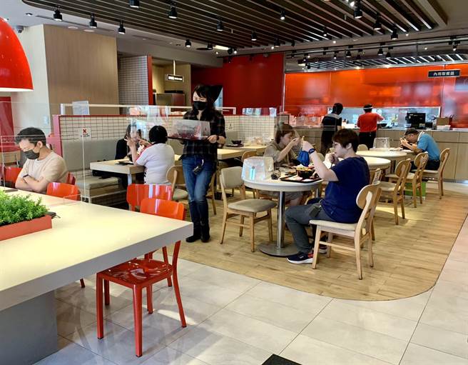 瓦城泰統集團於7月底逐步開放全台店點內用服務，看好業績回溫。（瓦城提供）