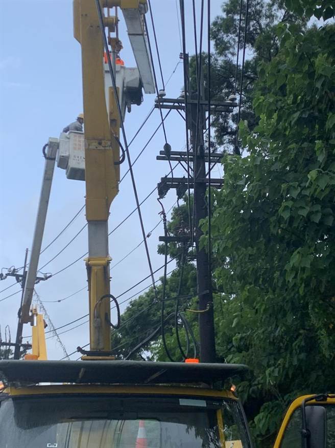 八德区下午2点05分因松树配电变电所EL30馈线事故停电，第一时间造成2491户大停电。（台电提供／陈梦茹桃园传真）